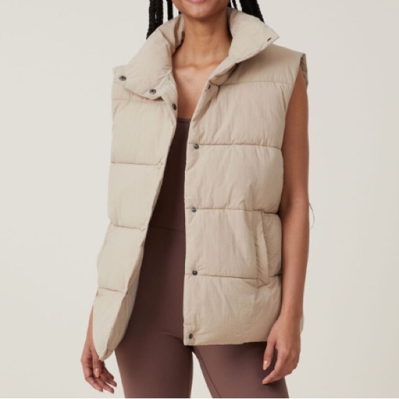 COPY - Beige Oversized Cotton On Mother Puffer 2.0 Women’s Vest - NWT - Picture 1 of 3